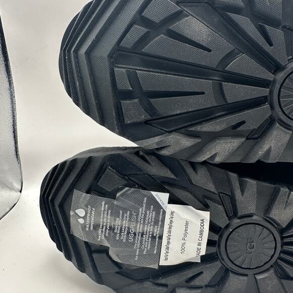 UGG Women's 9.5 TERRETRAIL Cozy Laced up Black SUEDE Sheepskin - Picture 3 of 8